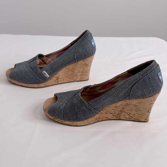 Tom’s slip on wedge sandals peep toe woman’s size 8.5W denim blue - Picture 2 of 10